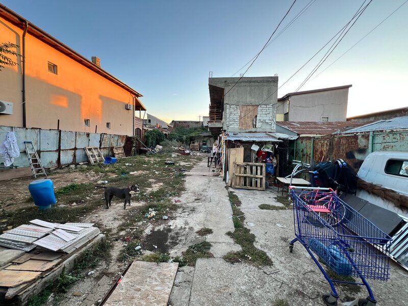 Colentina, Carrefour, teren